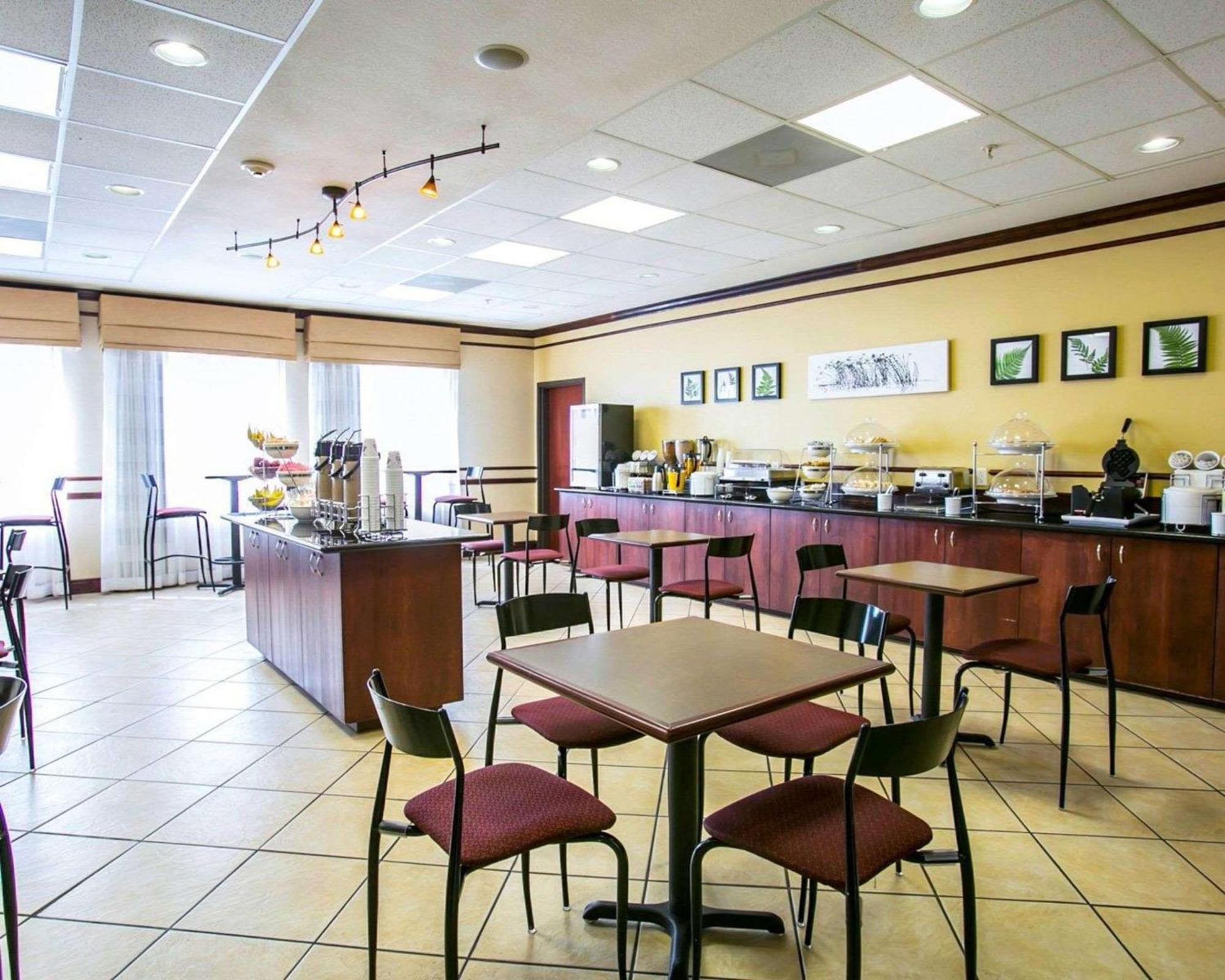 Sleep Inn & Suites Нью Браунфелс Экстерьер фото